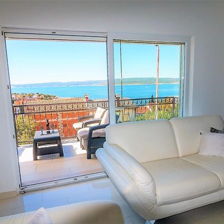 Holiday House Queens With Sea View Selce Eksteriør billede