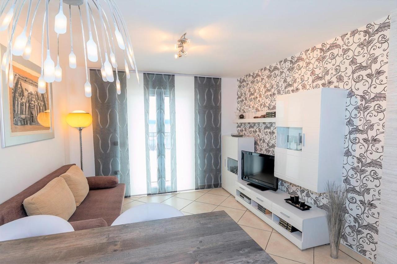 Holiday House Queens With Sea View Selce Eksteriør billede