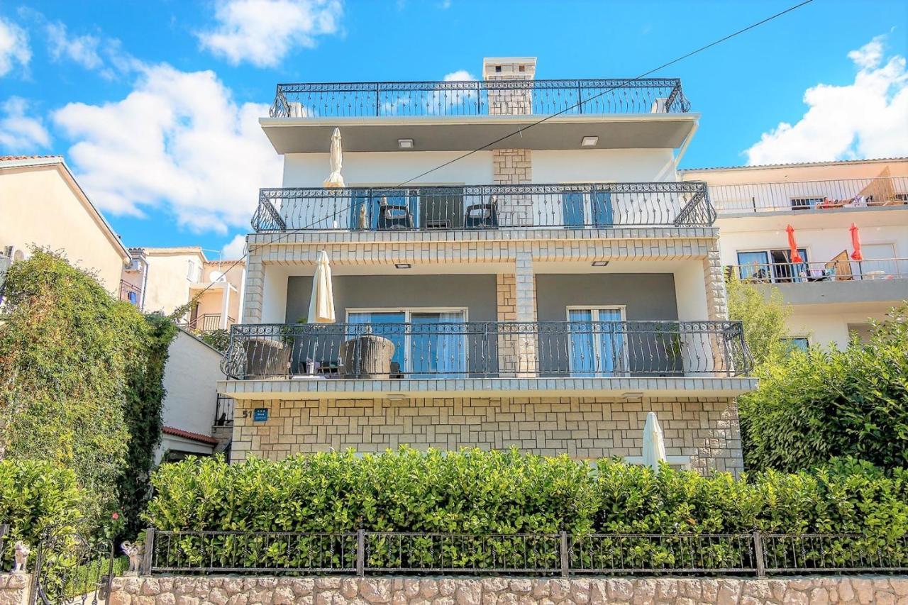 Holiday House Queens With Sea View Selce Eksteriør billede