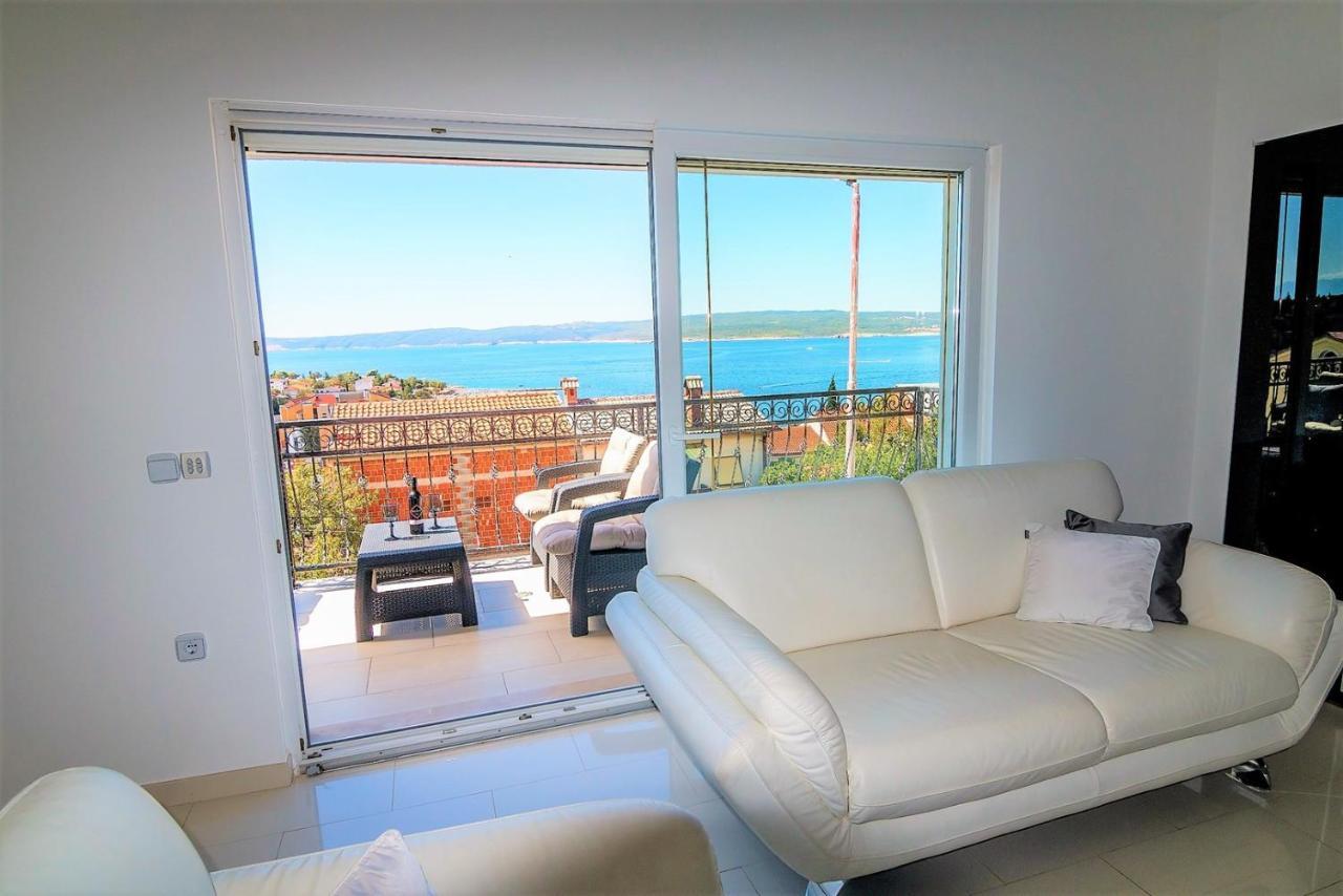 Holiday House Queens With Sea View Selce Eksteriør billede
