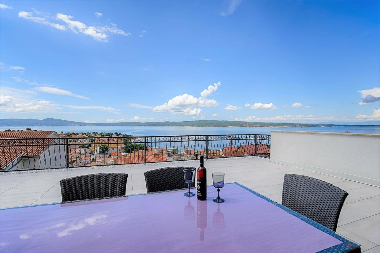 Holiday House Queens With Sea View Selce Eksteriør billede