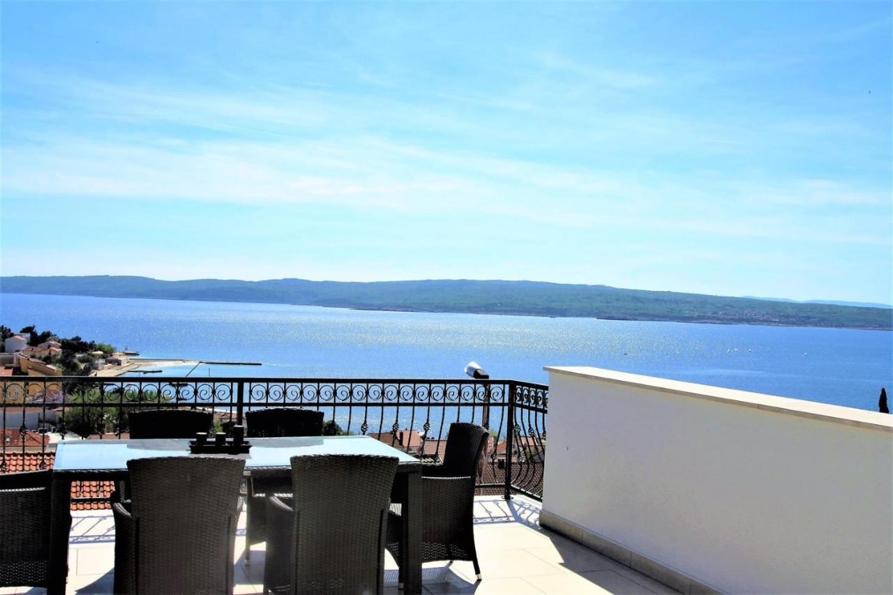 Holiday House Queens With Sea View Selce Eksteriør billede