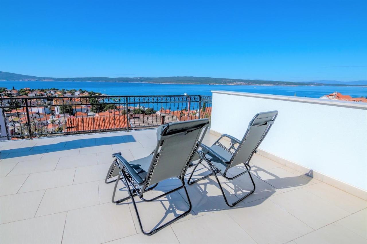 Holiday House Queens With Sea View Selce Eksteriør billede