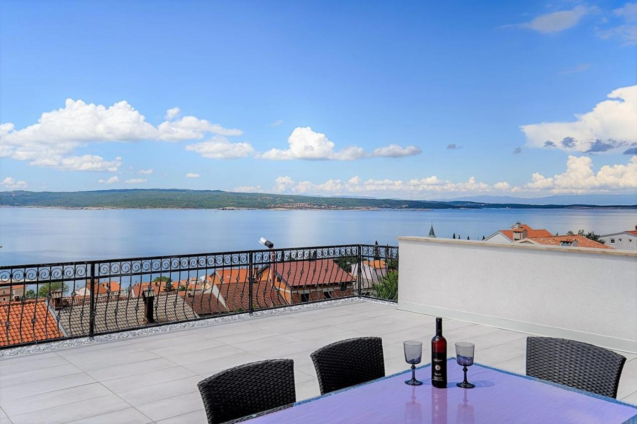 Holiday House Queens With Sea View Selce Eksteriør billede